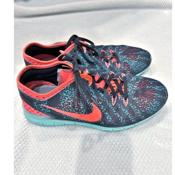 Nike Free TR Fit 5 Women’s Athletic Running Shoes Sneakers Size 8.5 - Picture 1 of 7